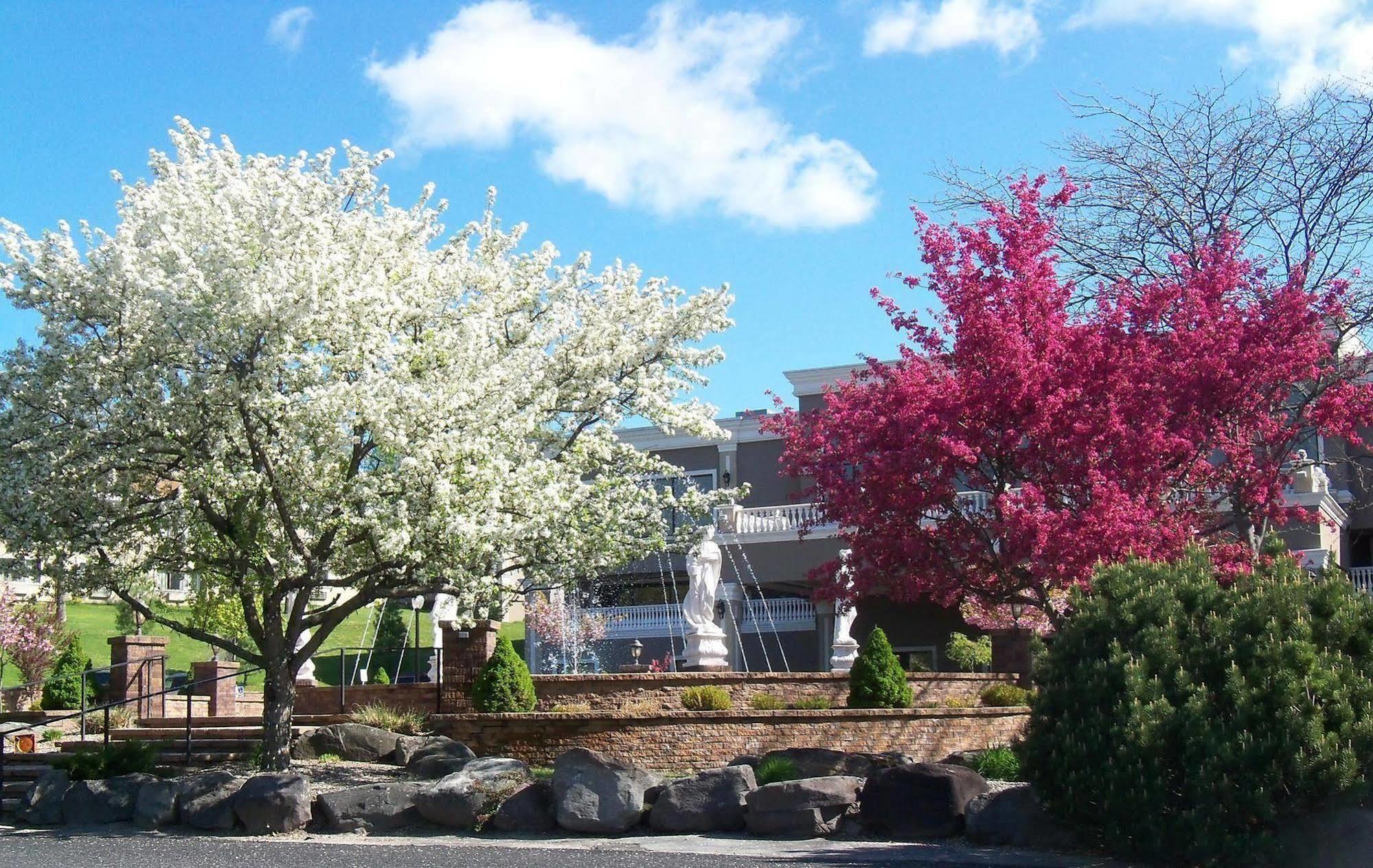 Villa Roma Resort And Conference Center 칼리쿤 외부 사진